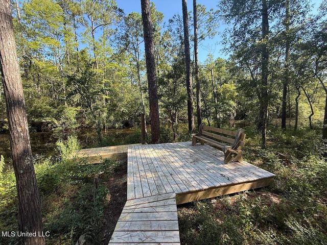 7091 Shiyou Road, Kiln, MS 39556