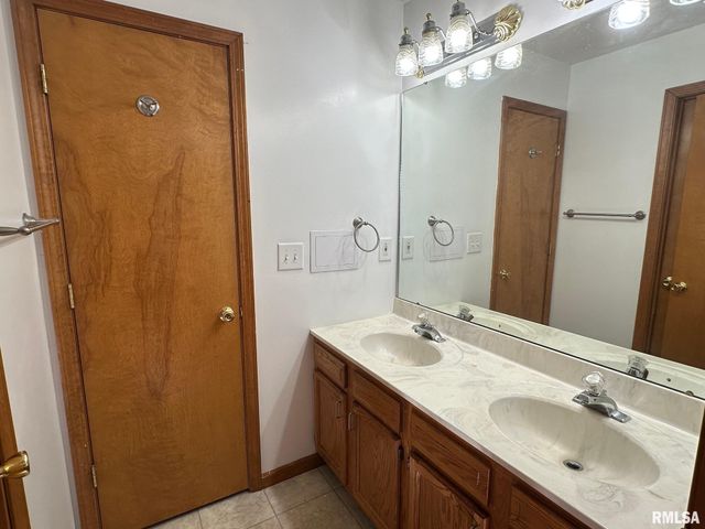 805 Knoll Pointe Place, Springfield, IL 62703