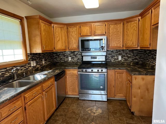 805 Knoll Pointe Place, Springfield, IL 62703