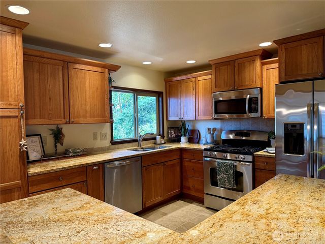 745 SW 13th Avenue, Oak Harbor, WA 98277
