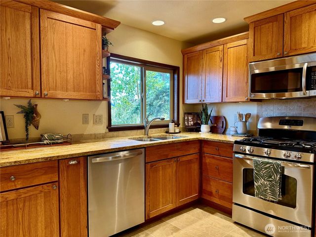 745 SW 13th Avenue, Oak Harbor, WA 98277