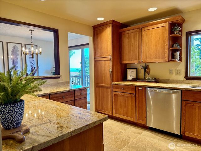 745 SW 13th Avenue, Oak Harbor, WA 98277