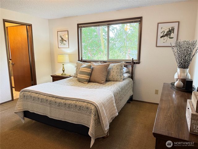 745 SW 13th Avenue, Oak Harbor, WA 98277
