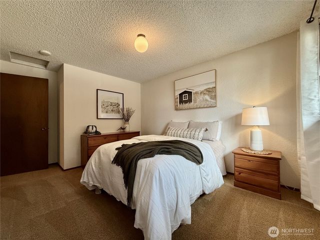 745 SW 13th Avenue, Oak Harbor, WA 98277