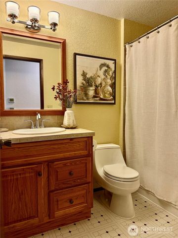 745 SW 13th Avenue, Oak Harbor, WA 98277