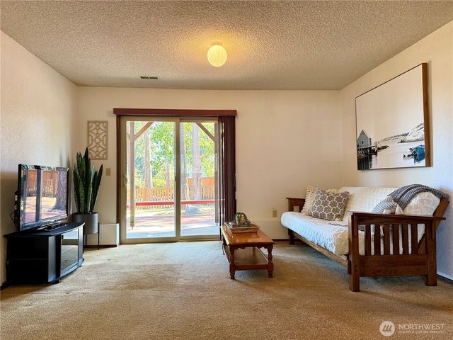 745 SW 13th Avenue, Oak Harbor, WA 98277