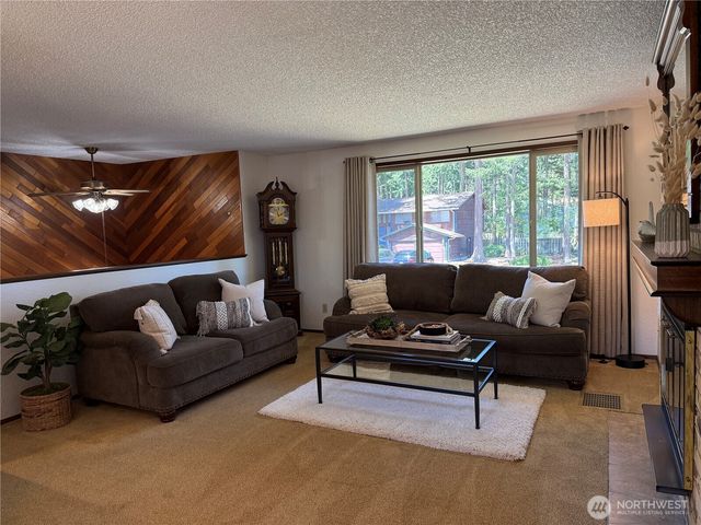 745 SW 13th Avenue, Oak Harbor, WA 98277