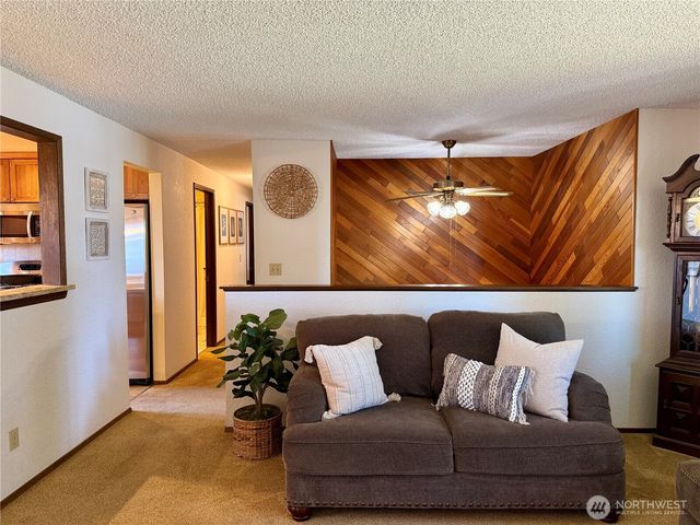 745 SW 13th Avenue, Oak Harbor, WA 98277