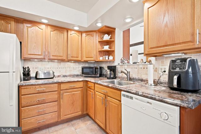 1004 GREEN LN, Secane, PA 19018