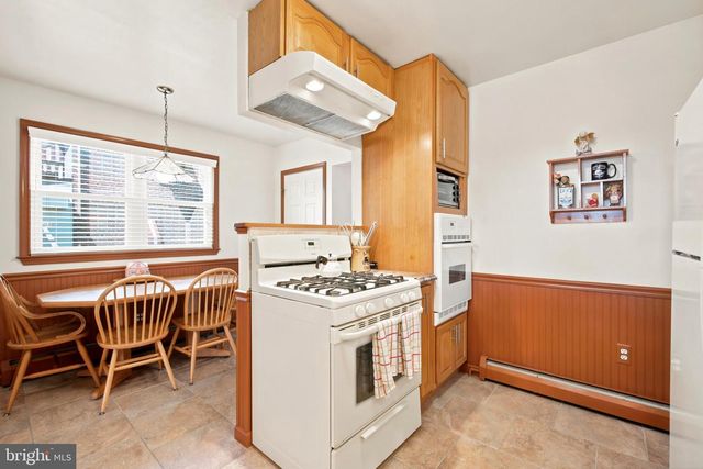 1004 GREEN LN, Secane, PA 19018
