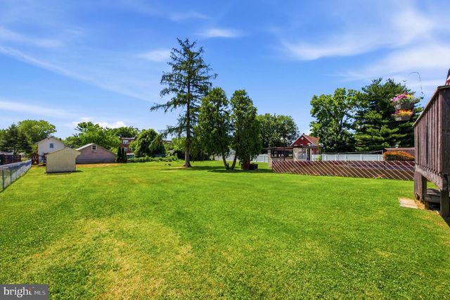 1004 GREEN LN, Secane, PA 19018