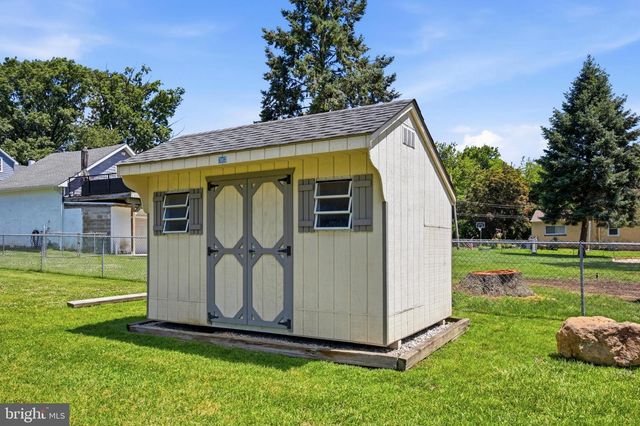 1004 GREEN LN, Secane, PA 19018