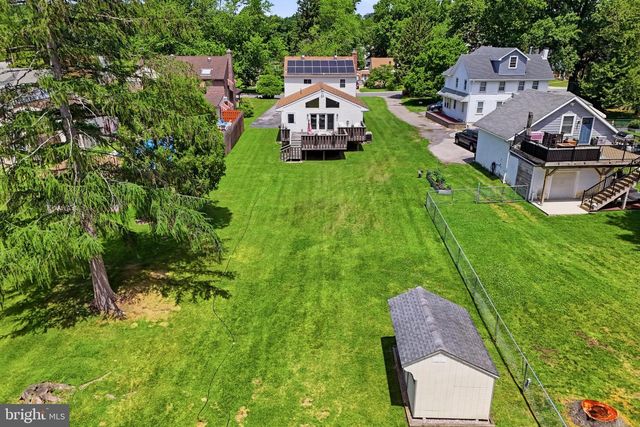 1004 GREEN LN, Secane, PA 19018