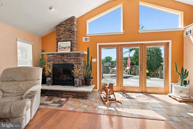 1004 GREEN LN, Secane, PA 19018
