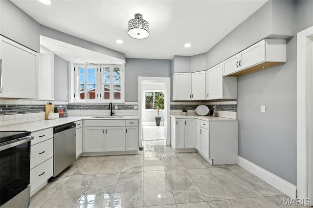 7443 Augusta Avenue, St Louis, MO 63121