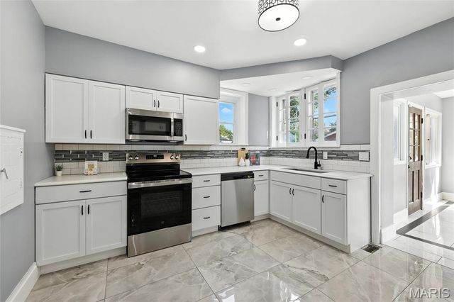 7443 Augusta Avenue, St Louis, MO 63121