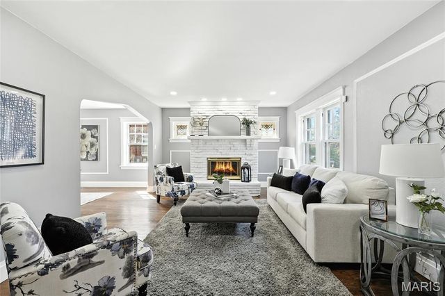 7443 Augusta Avenue, St Louis, MO 63121