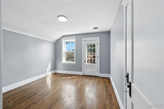 7443 Augusta Avenue, St Louis, MO 63121