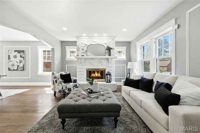 7443 Augusta Avenue, St Louis, MO 63121