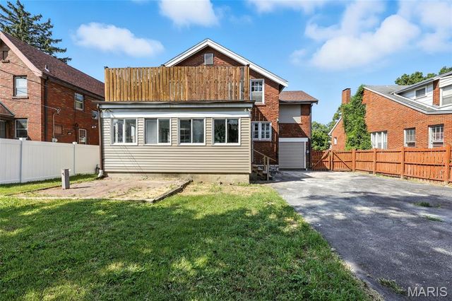 7443 Augusta Avenue, St Louis, MO 63121