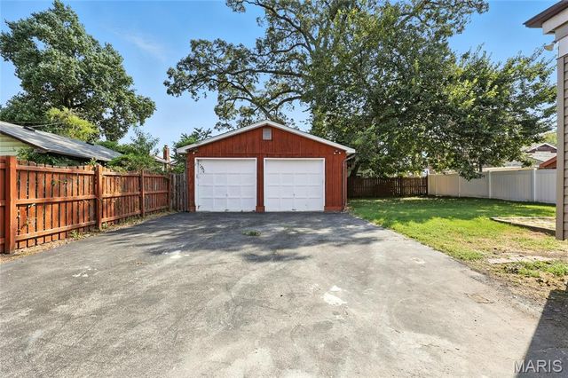 7443 Augusta Avenue, St Louis, MO 63121