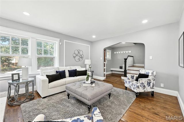 7443 Augusta Avenue, St Louis, MO 63121