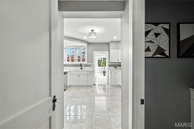 7443 Augusta Avenue, St Louis, MO 63121