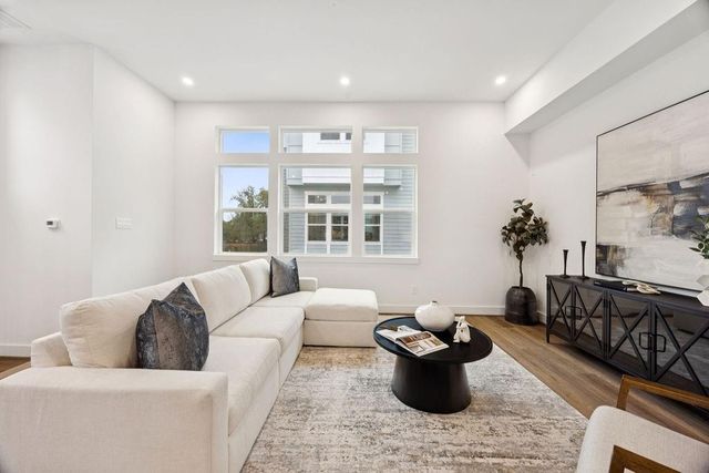 2125C Hoskins Drive, Houston, TX 77080