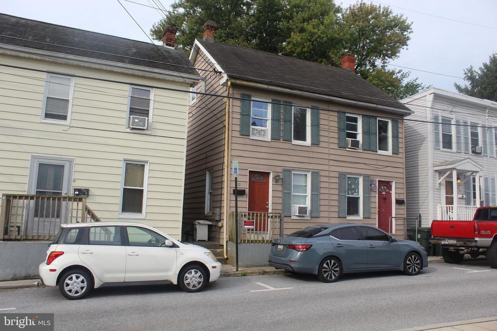 19 GARLINGER AVE, Hagerstown, MD 21740