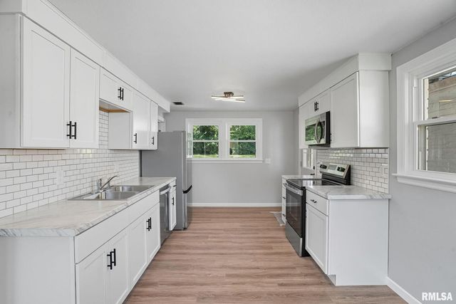 1511 36th Avenue, Moline, IL 61265