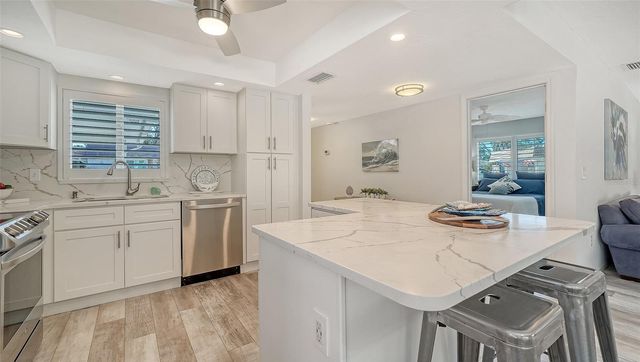 5469 RIVERBLUFF CIRCLE 42, Sarasota, FL 34231