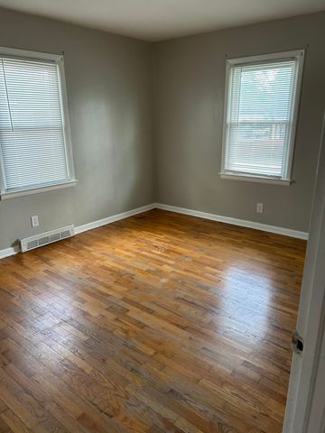 721 E College Street, Georgetown, KY 40324