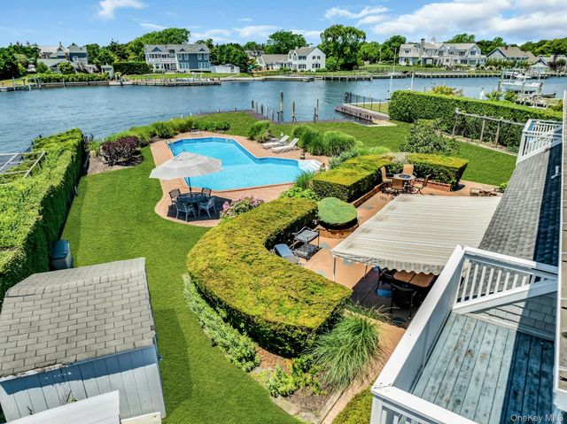 18 Beech Road, Islip, NY 11751