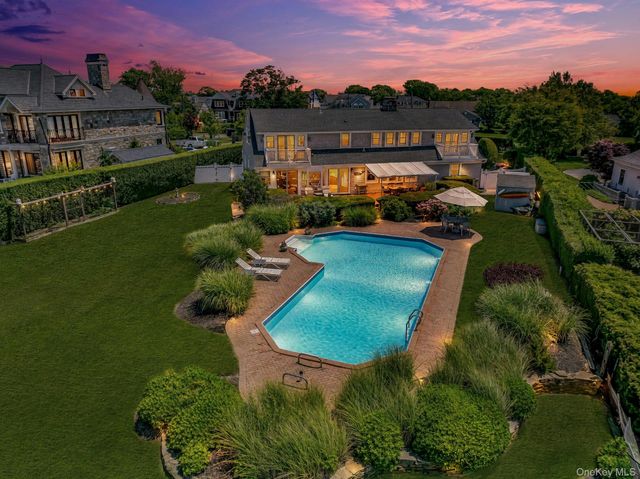18 Beech Road, Islip, NY 11751