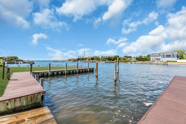 18 Beech Road, Islip, NY 11751