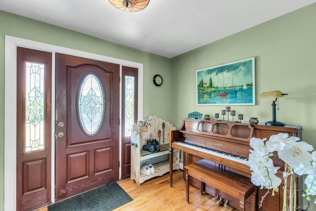 18 Beech Road, Islip, NY 11751