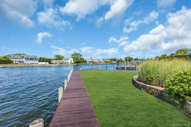 18 Beech Road, Islip, NY 11751