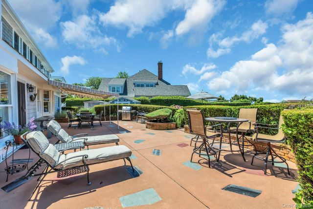 18 Beech Road, Islip, NY 11751