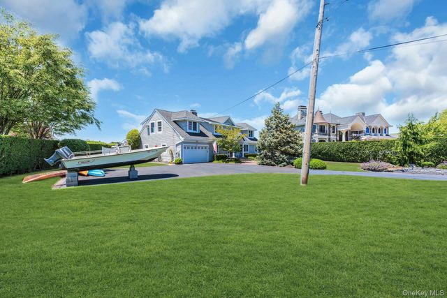 18 Beech Road, Islip, NY 11751