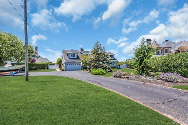 18 Beech Road, Islip, NY 11751