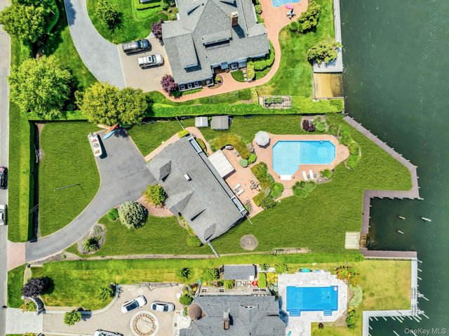 18 Beech Road, Islip, NY 11751