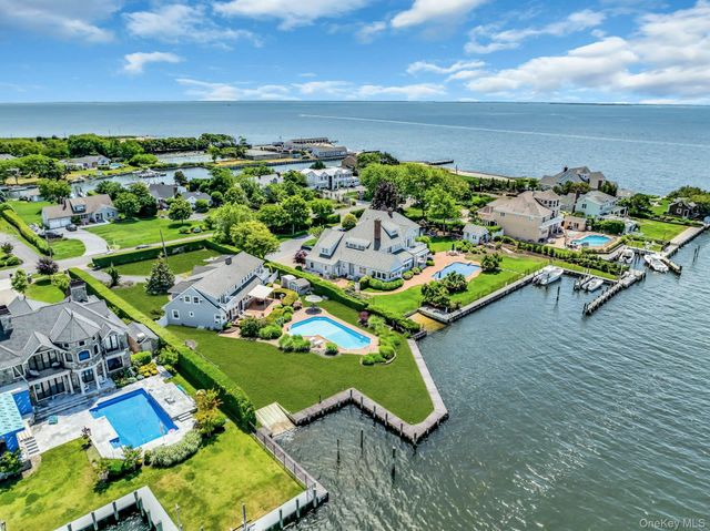 18 Beech Road, Islip, NY 11751