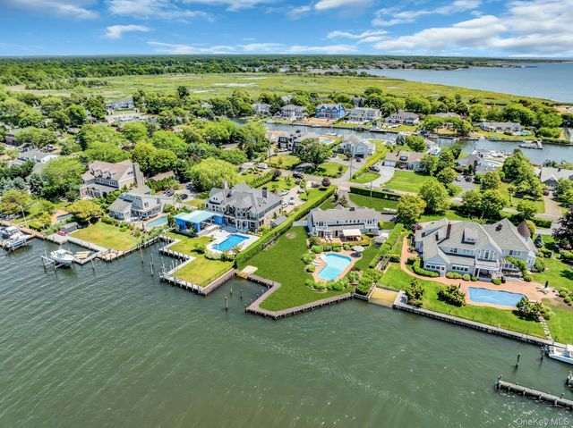 18 Beech Road, Islip, NY 11751