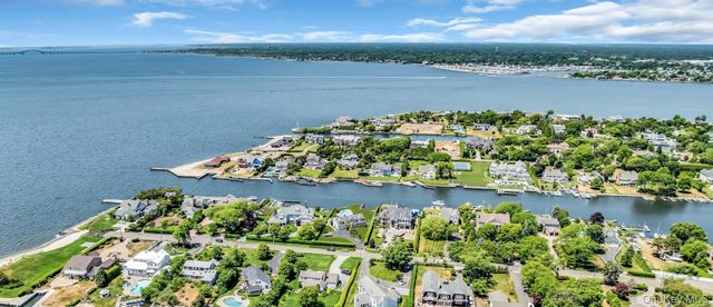 18 Beech Road, Islip, NY 11751