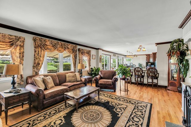 18 Beech Road, Islip, NY 11751