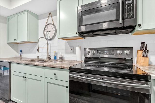 255 DOLPHIN POINT 407, Clearwater Beach, FL 33767