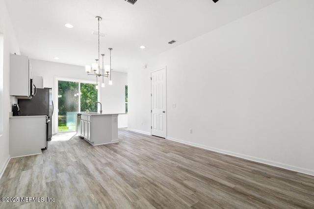 11082 PINE Street, Jacksonville, FL 32218