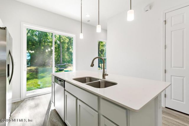 11082 PINE Street, Jacksonville, FL 32218