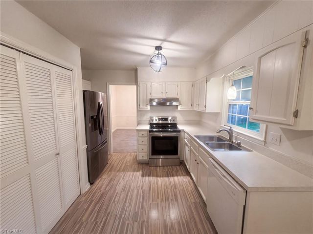 812 Pineburr Road, Jamestown, NC 27282