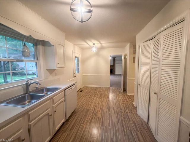 812 Pineburr Road, Jamestown, NC 27282